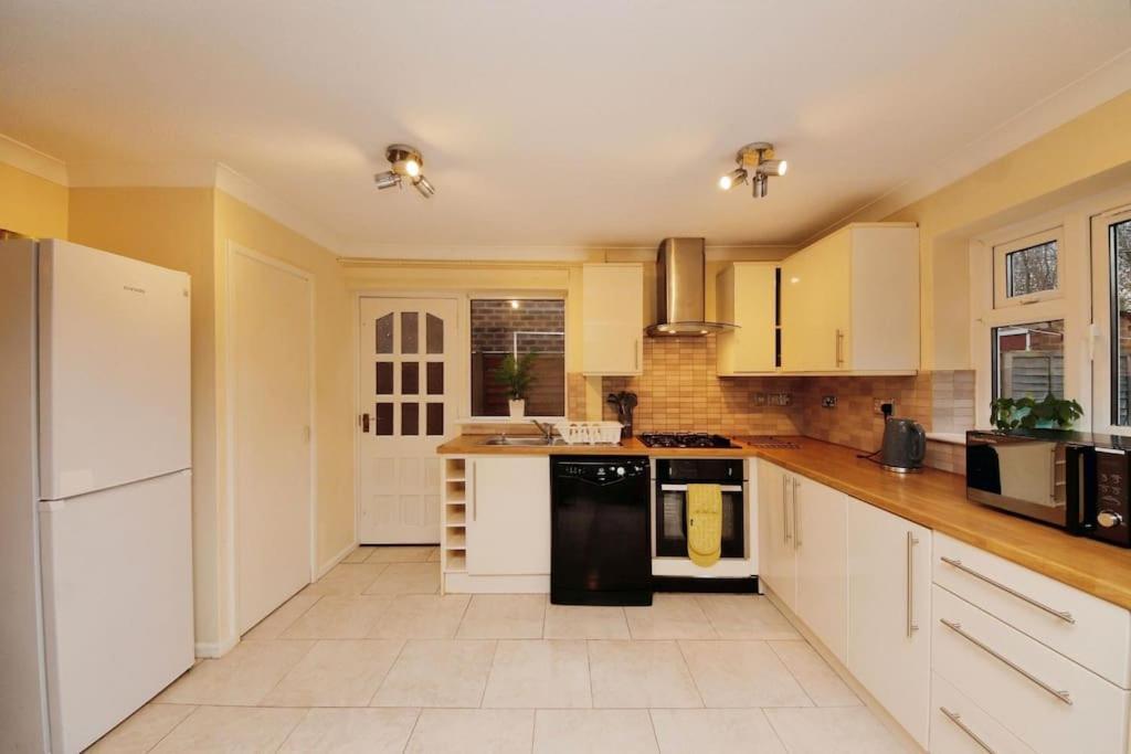 Beautiful Home Close To Town Free Netflix, Wifi 索利赫尔 外观 照片