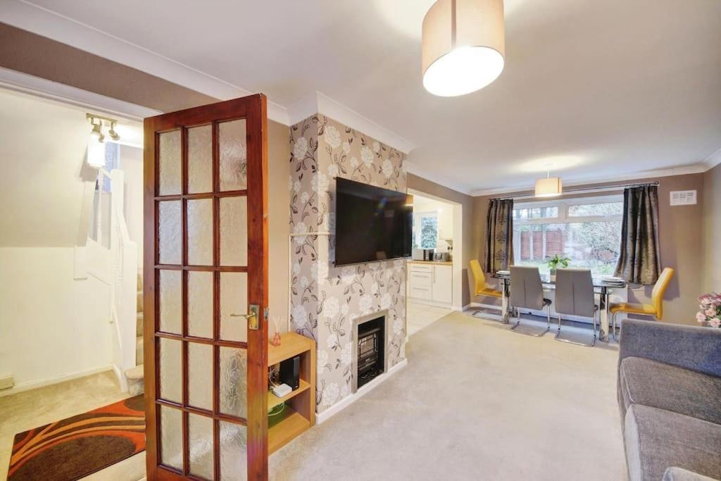 Beautiful Home Close To Town Free Netflix, Wifi 索利赫尔 外观 照片