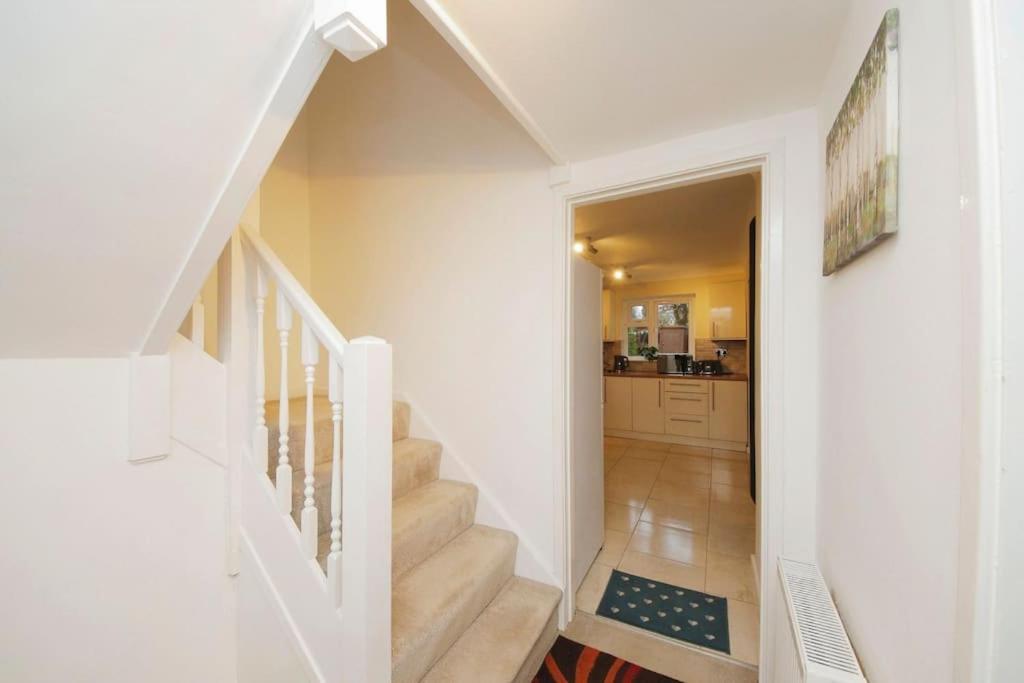 Beautiful Home Close To Town Free Netflix, Wifi 索利赫尔 外观 照片