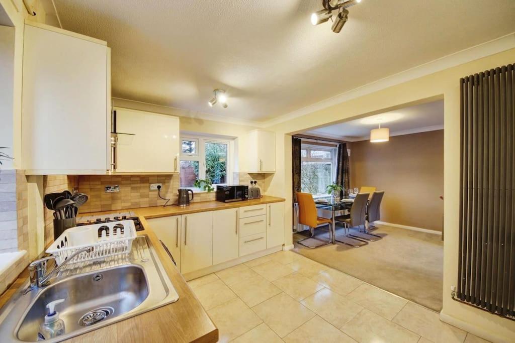 Beautiful Home Close To Town Free Netflix, Wifi 索利赫尔 外观 照片
